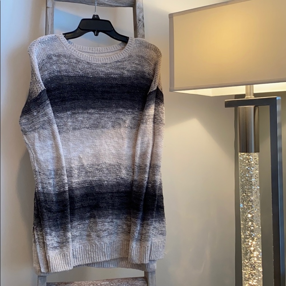 HOLLISTER sweater